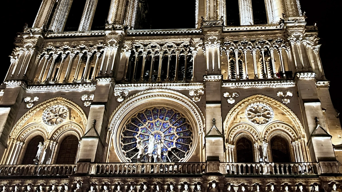 UE5-powered lighting on Notre Dame cathedral.