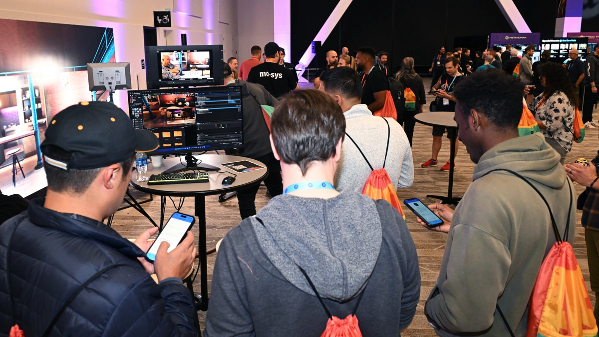 Festival goers on the expo floor at Unreal Fest.