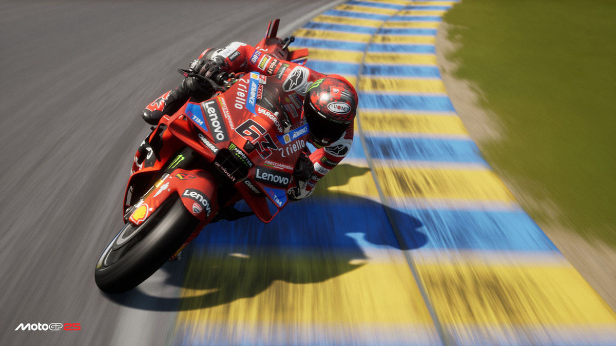 A motorcyclist race in ‘MotoGP 25’.