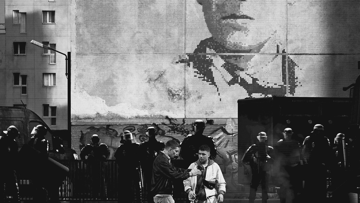 Police and youths in ‘La Haine: Jusqu’ici rien n’a changé’.