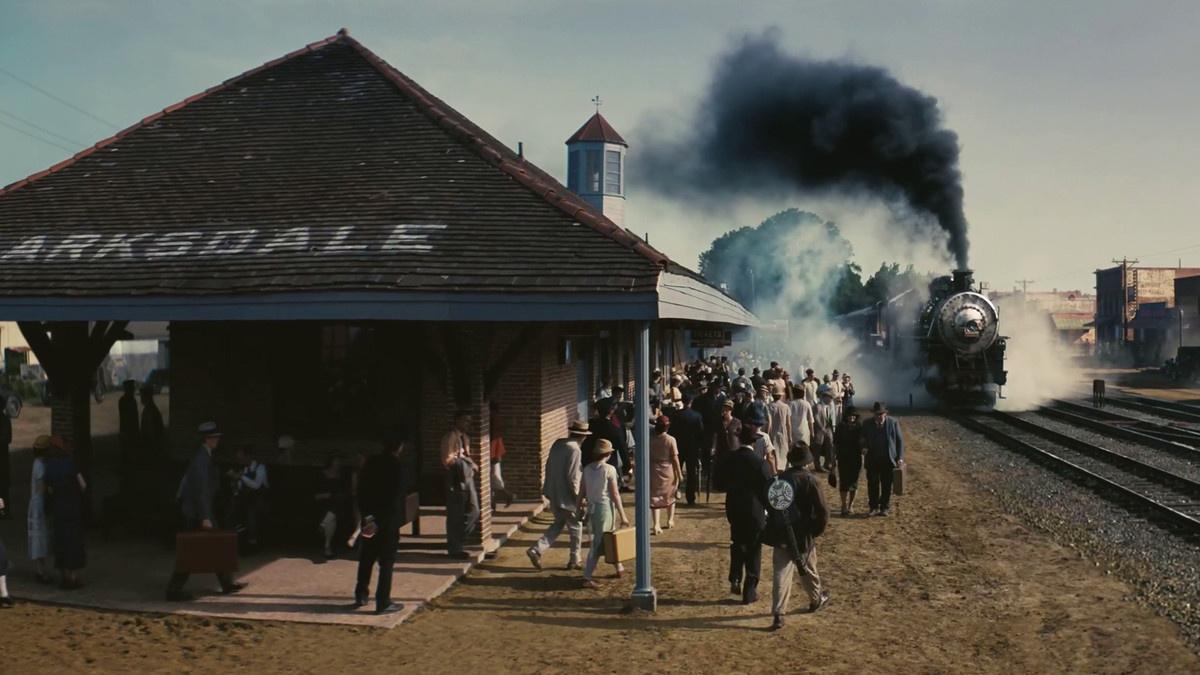 A steam locomotive pulls into a railway station in ‘Sinners’.