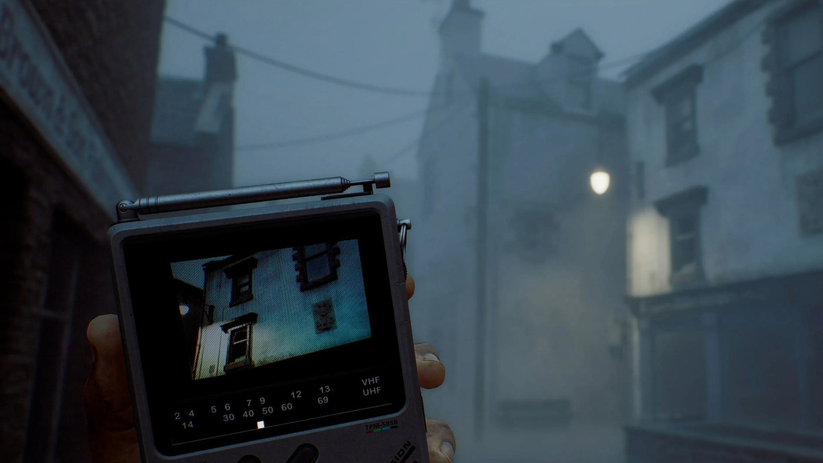 'SILENT HILL: Townfall'의 CRTV 화면에 나타난 으스스한 집
