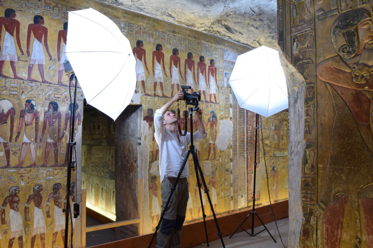 A Factum Foundation operator conducts photogrammetry throughout the tomb of Seti I. 