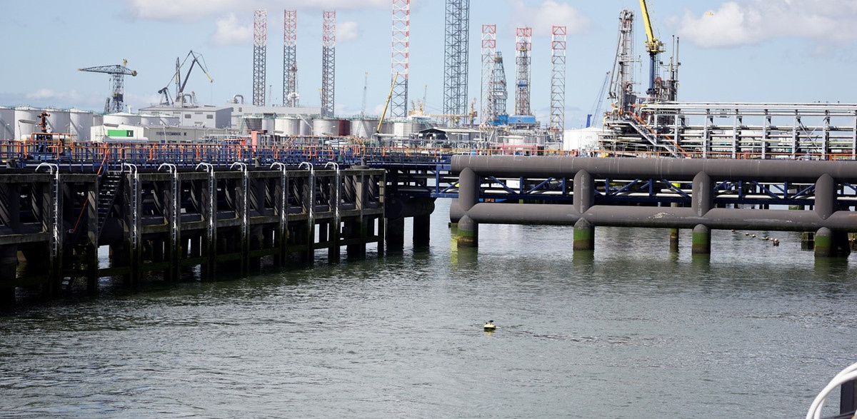 Terra Inspectioneering's sailing drone heads toward the jetty.